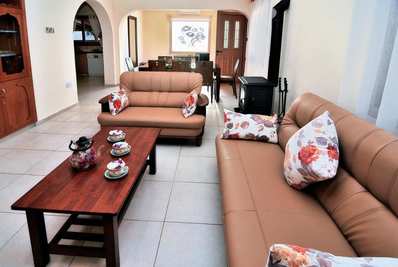 Chronas By Prestige Bookings Coral Bay Esterno foto