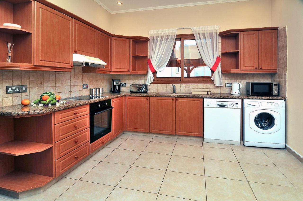 Chronas By Prestige Bookings Coral Bay Esterno foto