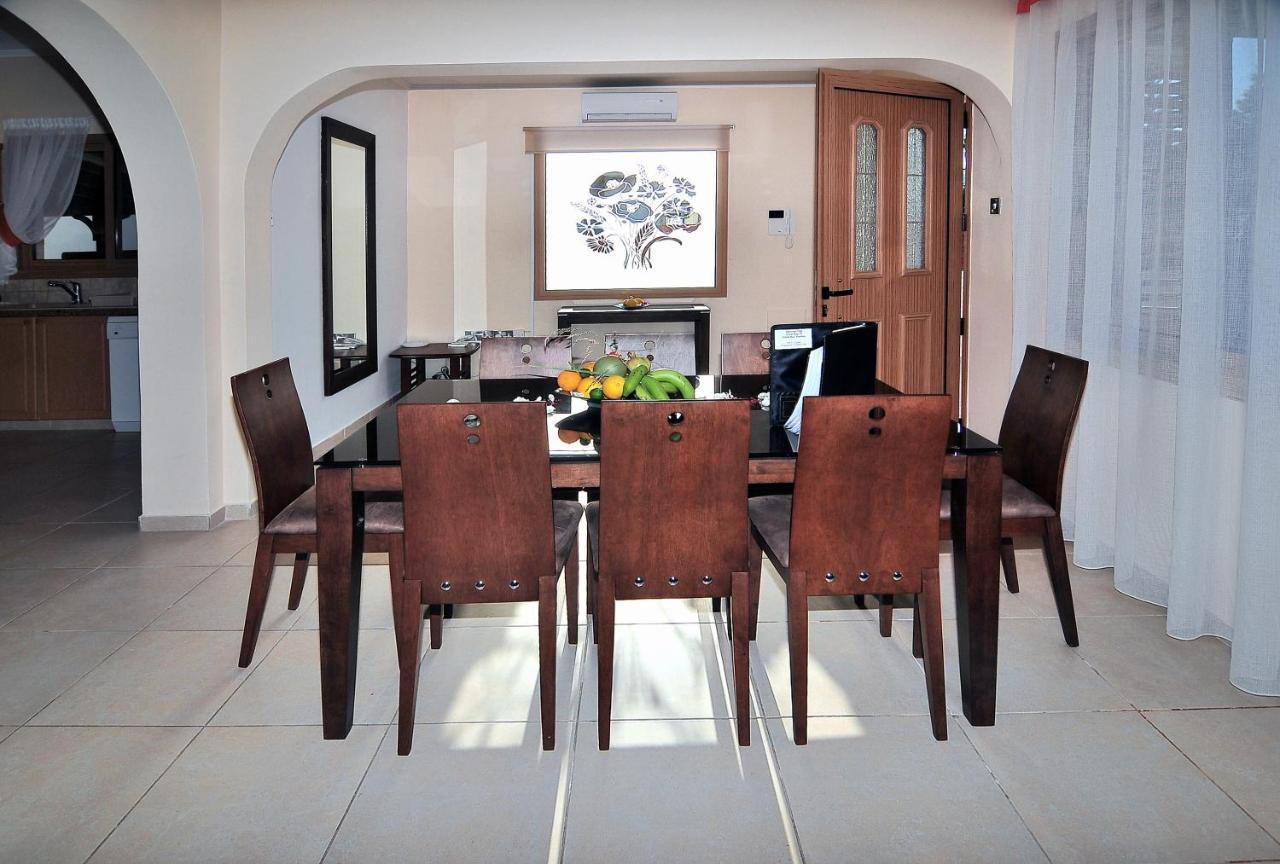 Chronas By Prestige Bookings Coral Bay Esterno foto