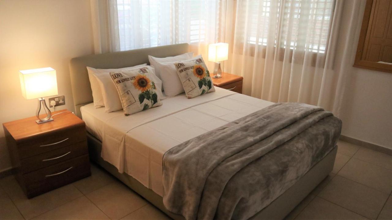 Chronas By Prestige Bookings Coral Bay Esterno foto